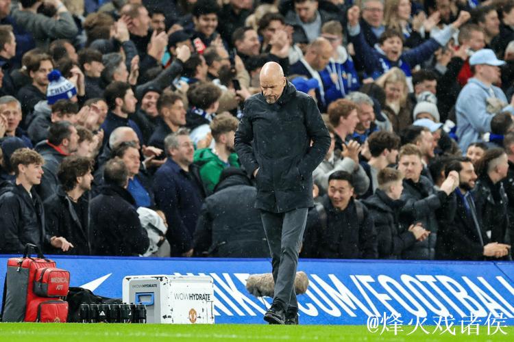 足坛转会热议:曼联留住梅努,皇马与巴黎争夺未果 足坛转会热议:曼联留住梅努,皇马与巴黎争夺未果